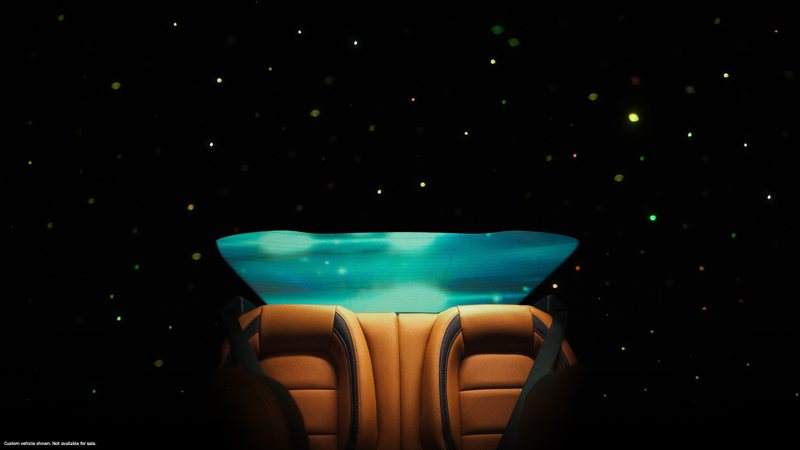 星光LED車頂內襯，代表了Sweeney「對夜間駕駛的熱愛」。 圖／Ford