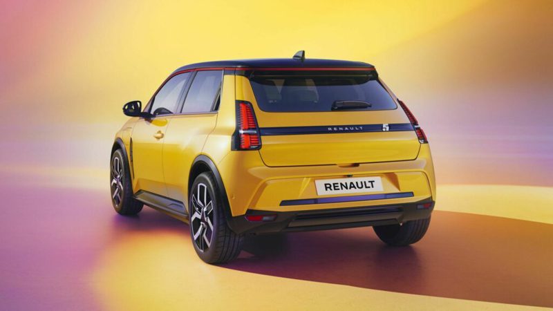 Renault 5 E-Tech垂直排列的尾燈，是對經典雷諾5號的最明顯的致敬。...