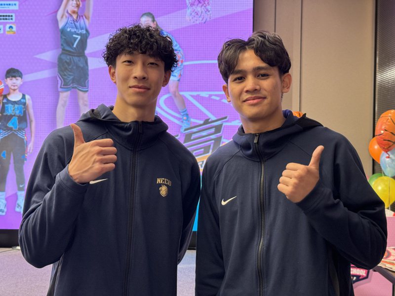 宋昕澔（左）和遊艾喆出席2024全國國民小學籃球錦標賽記者會。記者曾思儒／攝影