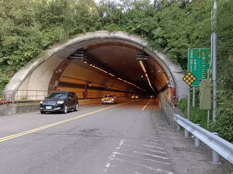 台2丙線基平隧道速限50公里，去年共開出7342張超速罰單，新北市立委廖先翔促請公路局檢討速限能否提高到60公里。記者邱瑞杰／攝影