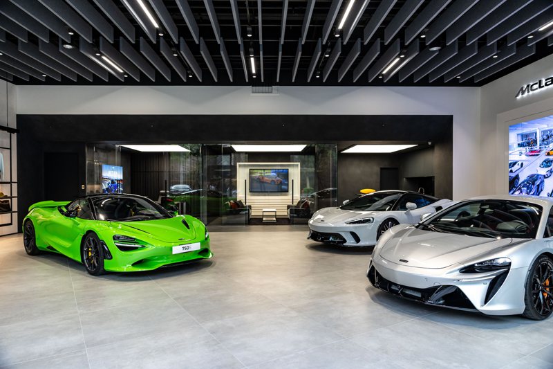 McLaren台中展示暨服務中心正式開幕，期待提供中部層峰消費客群至臻完美的品牌體驗。 圖／永三汽車提供