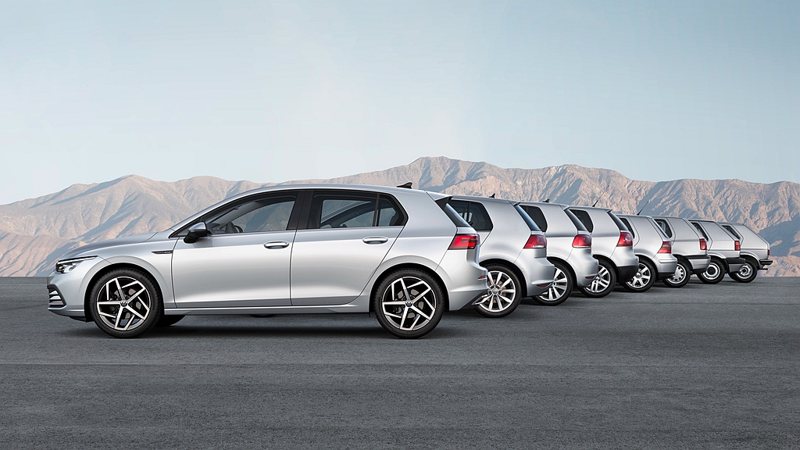 現任Volkswagen 品牌設計總監Andreas Mindt更直言，歷經八個世代演變，不論是初代Golf車窗及車門面積的黃金比例、二代車型全新腰線及尾燈設計，無一不嘗試提煉、傳承各個世代車型獨有本質，集結為重新蛻變的養分。 圖／Volkswagen提供